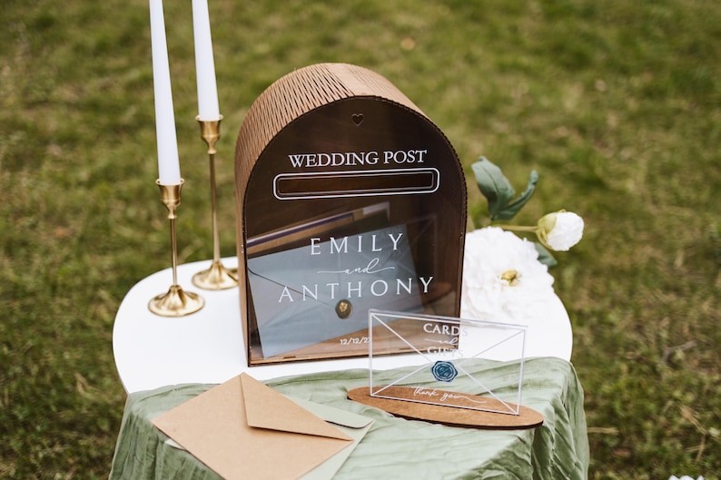 Hochzeitspostkartenbox mit Schlitz, Acrylkartenbox mit Aufdruck, personalisierte Spardose aus Holz für Karten