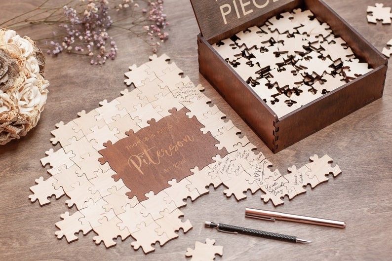Personalisiertes Hochzeitsgästebuch-Puzzle aus Holz mit Box