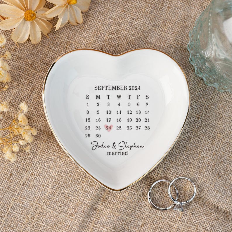 Personalisierter Hochzeitskalender Datum Schmuckschale, Trauringschale, Verlobungsschmuckschale, Vermähltes Andenken Geschenk für Paare, Brautgeschenke