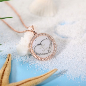 Colar Personalizado com Memória da Praia e da Floresta em Ouro Rosa