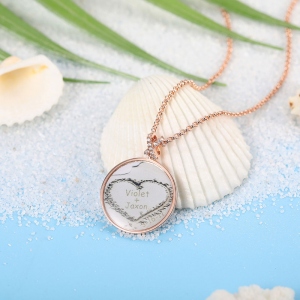 Colar de Praia Personalizado com Coração na Areia em Ouro Rosa