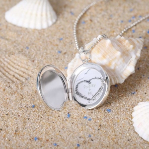 Colar de medalhão redondo de praia e floresta personalizado em prata
