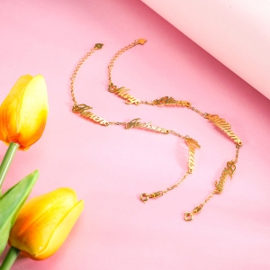 Personalized 1-4 Names Bracelet in Gold