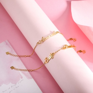 Personalized 1-4 Names Bracelet in Gold