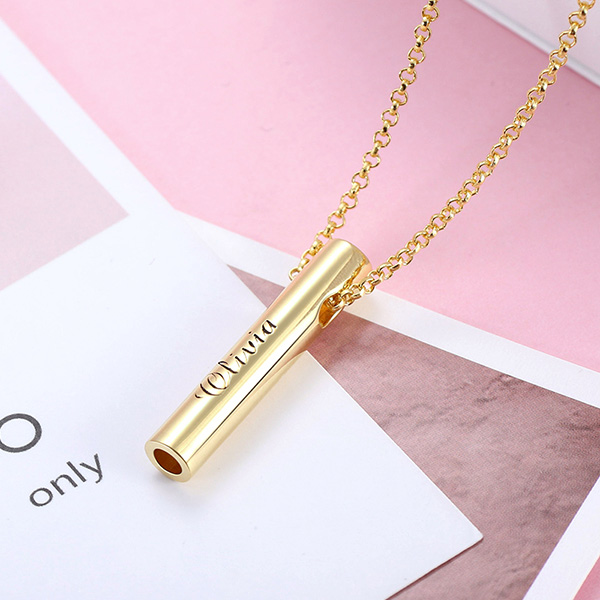 Colar com nome personalizado