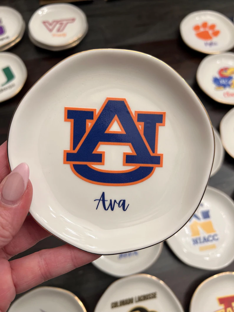 Personalisierte College-Ringschale; College-Schmuckschale; Abschlussgeschenke; College-Schmuckschale. Individuell mit College-Logo/Maskottchen und Namen