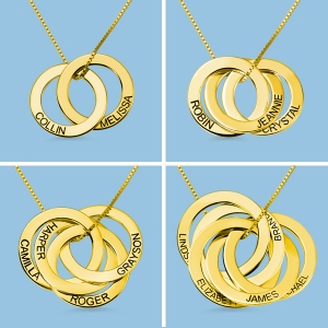 Collar con anillo ruso grabado en oro